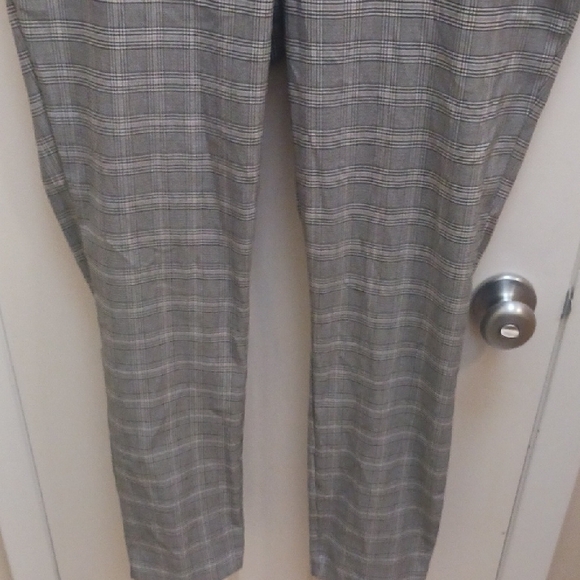 Elegant Women's Gray Plaid Cropped Pants NWT - Picture 5 of 8